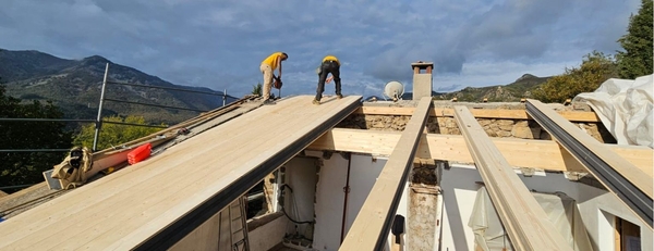 couvreur professionnel bâtiment aubenas